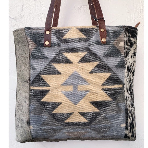 Last 1 New Amazing Boho Tote Handbag w/Leather - Picture 2 of 5